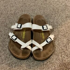Birkenstock white patent Gizeh strappy slip on sandals sz 6